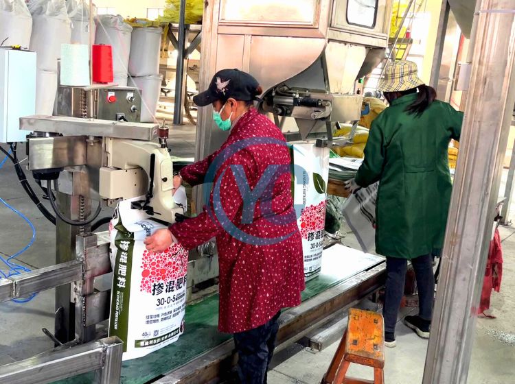 bagging machine fertilizer.jpg