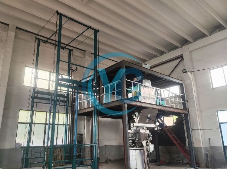 machine for making fertilizer.jpg