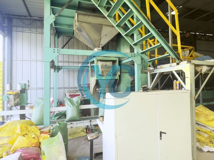 granule packing machine.jpg
